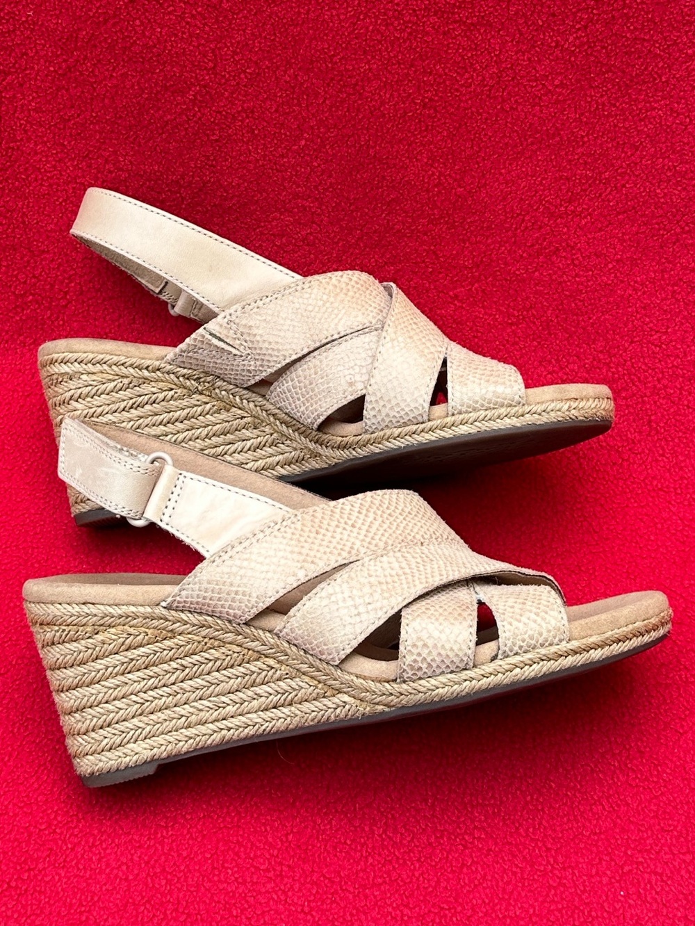 Collection By Clarks Tan Snakeskin Textured Wedge Sandals with Slingback Sz 6.5M - Picture 3 of 7